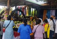 คอหวยอุทัยธานีแห่กราบไหว้เจ้าแม่รถเกวียนตะเคียนทองเก่าแก่ลุ้นเลขเด็ดเสี่ยงโชค