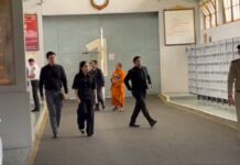 “แพทองธาร-ปิฎก” สวมชุดดำไว้ทุกข์ เข้าเยี่ยม “ทักษิณ”