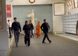 “แพทองธาร-ปิฎก” สวมชุดดำไว้ทุกข์ เข้าเยี่ยม “ทักษิณ”