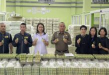 ปคบ.-อย.บุกค้นโรงงาน “หงส์ไทย” ยึดยาดม 2.35 ล้านชิ้น มูลค่า 100 ล้าน