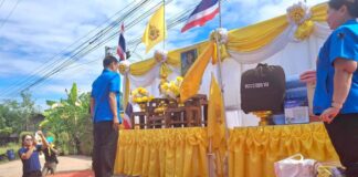 มูลนิธิราชประชานุเคราะห์เชิญสิ่งของพระราชทานแก่ครอบครัวเหยื่อัคคีภัยที่ชัยภูมิ