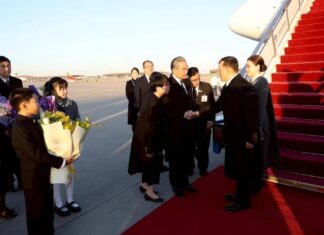 ในหลวง-พระราชินี เสด็จฯ เยือนจีน สานสัมพันธ์ไทย-จีน 50 ปี