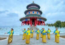 อลังการ! นางรำ 2 คณะรำถวายพระโพธิสัตว์กวนอิมเพื่อเสริมสิริมงคล