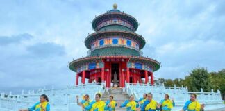 อลังการ! นางรำ 2 คณะรำถวายพระโพธิสัตว์กวนอิมเพื่อเสริมสิริมงคล