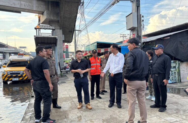 ผู้ว่าฯสมุทรปราการสนธิกำลังทุกฝ่ายลุยแก้ปัญหาน้ำท่วมขังหลังฝนตกหนักต่อเนื่อง