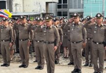 ผู้การฯปากน้ำ “นำตำรวจในสังกัดเคารพธงชาติสวดมนต์บูชาพระรัตนตรัยพร้อมปฏิญาณ กล่าวอุดมคติตำรวจ”